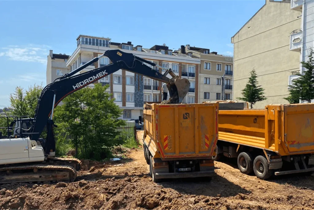 ilüfer Arsa ve Bahçe Hafriyatı uygulaması yapılan geniş arsa alanı