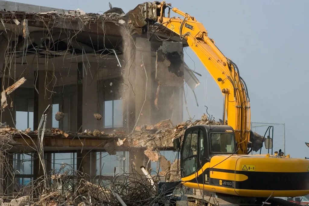 Bina Yıkım uygulaması yapılan betonarme yapı