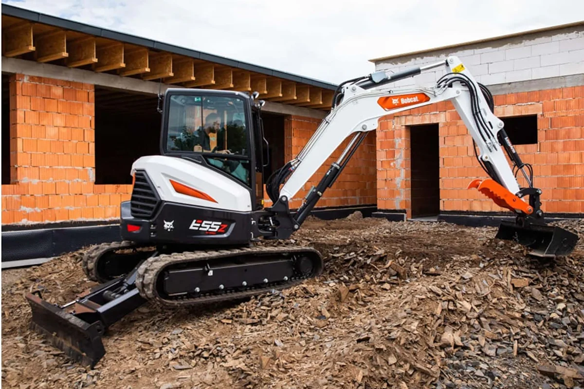 mini iş makinası hafriyatı uygulaması yapılan dar alan kazı çalışması